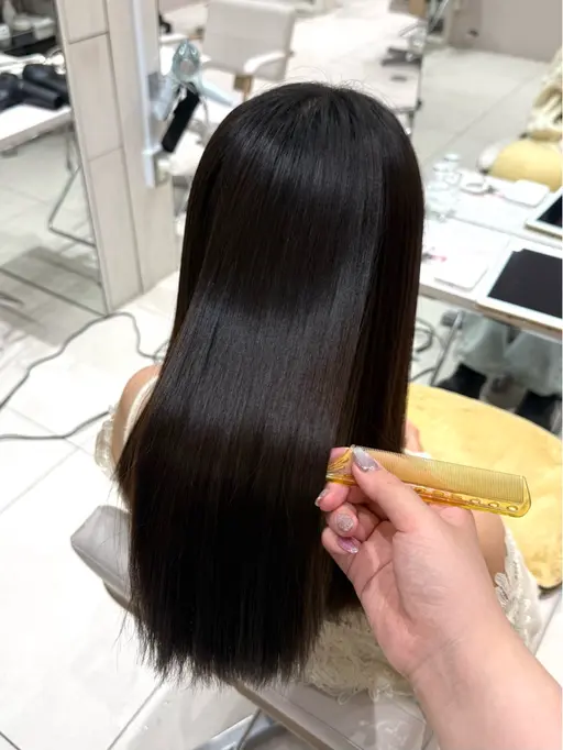 【梅雨前おすすめ🌧】カット➕縮毛矯正ストレート➕うる艶トリートメント