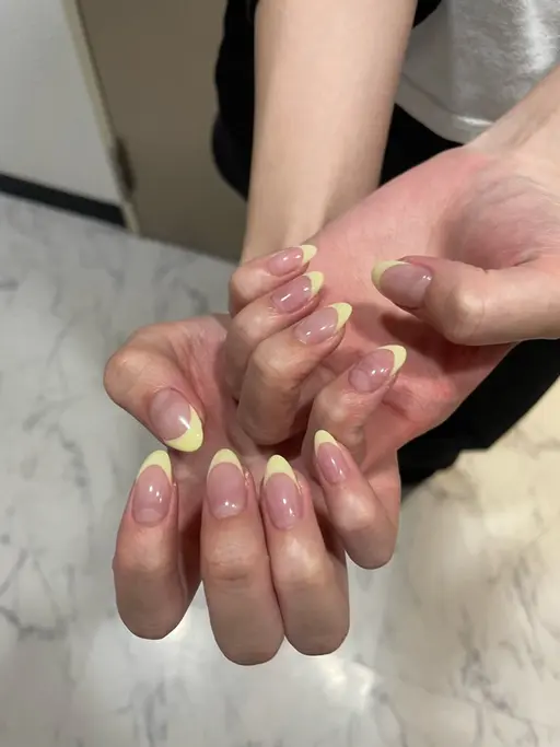 フレンチネイル ¥4,400(オフ1本¥110~)