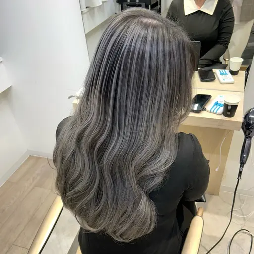 写真撮影で定価から31%オフ🌟バレイヤージュorハイライト+カット(トリートメント2,000〜4,000円相談可)