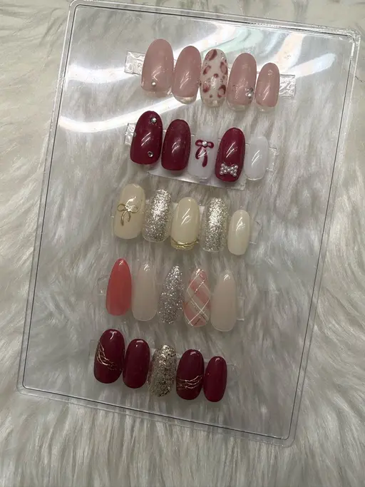 画像に表示してあるデザインをご案内します