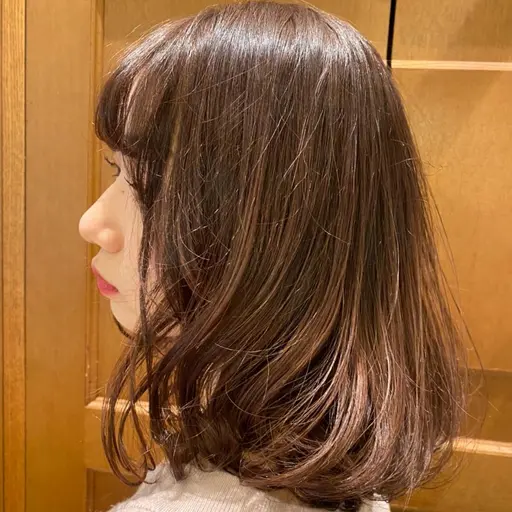 ミディアムレイヤーカットモデル(鎖骨あたりの仕上がりになります)