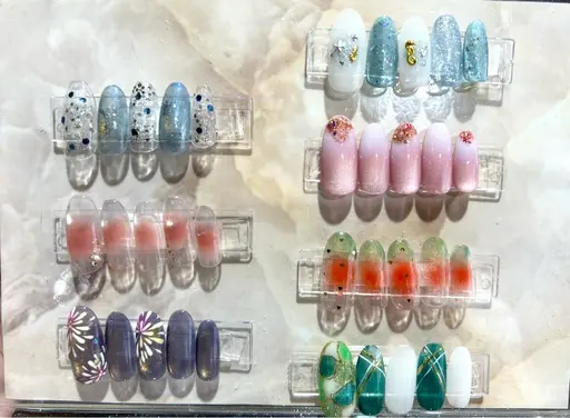 《ハンドネイル》〜11日限定!!オフ代込み8月のサンプルチップから選べるメニュー💅