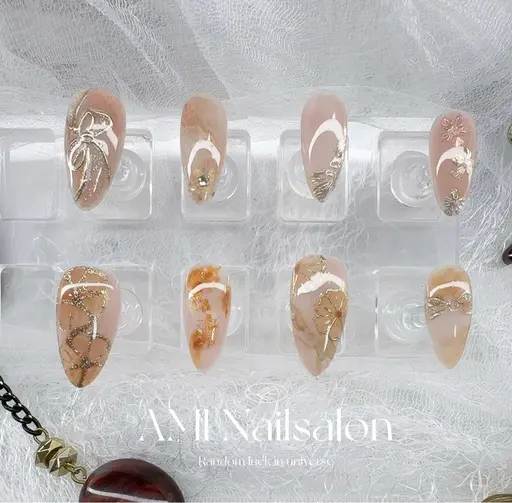 秋🍂ニュアンスネイル🍂立体感あるお花🌸、リーボー🎀、ゴールドをアクセント✨お好みのカラー変更🉑自爪オフケア込み