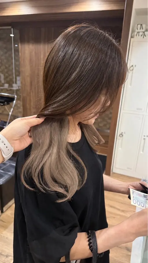 🌟7月31日、8月1週目限定価格🌟🩵ブリーチ込みイヤリングカラー🩵🤍女性限定🤍全体カラーもできます✨