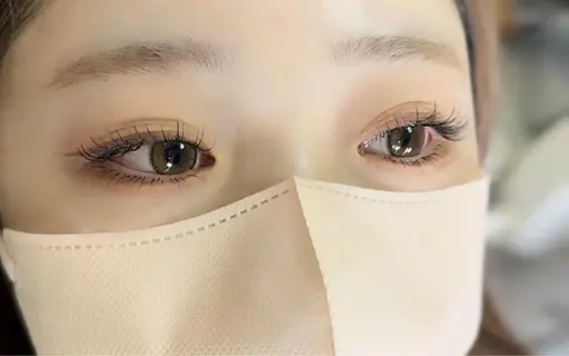 学生様、24歳以下の方限定最高級ミンクマツエク80本何度でもご利用可能プラス1000円でフラットラッシュに変更可