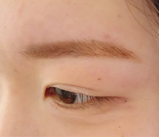 🌿毛流れキープ✨ブローラミネーション&WAX脱毛✨余分な毛を根元から処理し、自然に整った清潔感のある眉へ🌱