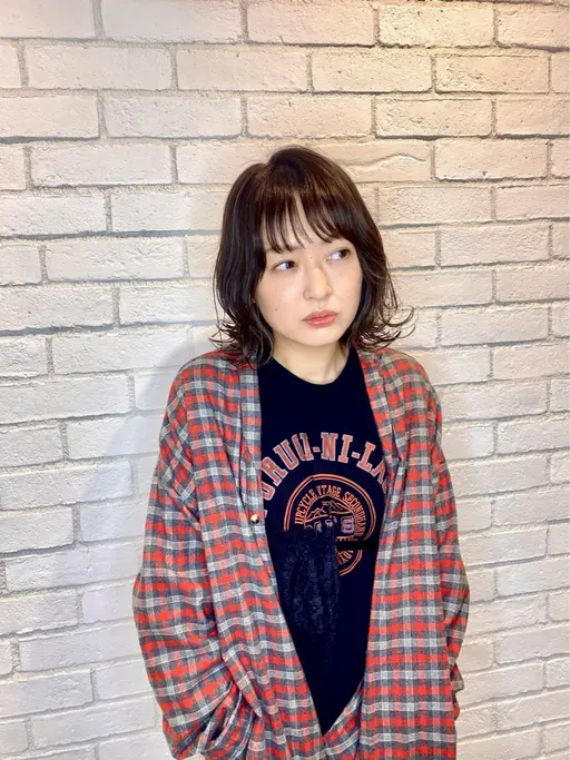 前髪、サイドバングカット(耳前の顔まわり含む)+コテ仕上げ