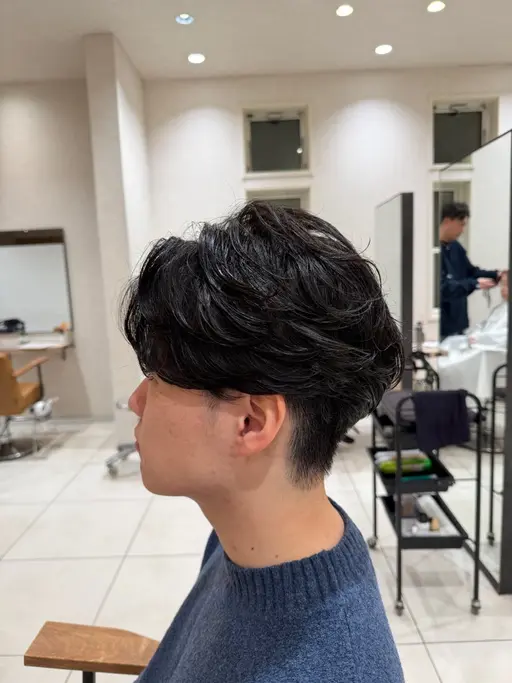 【新規メンズ人気No. 1🔥】エアリー束感フェザーパーマ+カット+トリートメントサービス付き✂️動きのある髪に!🚗