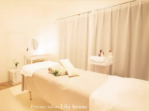 Private salon Lily branc