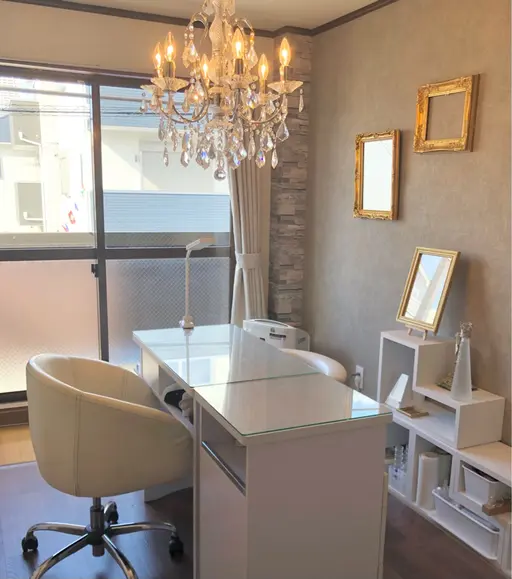 private nail salon Bijou