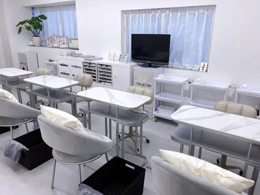 Min min nail salon