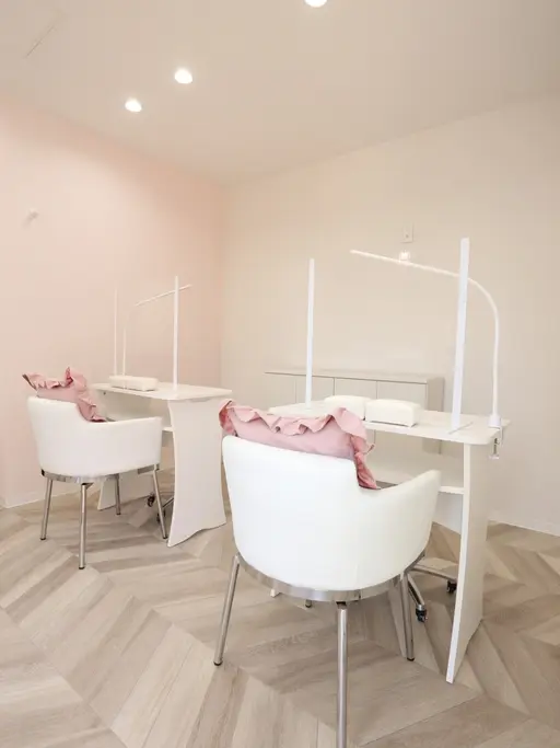 nail salon Pure