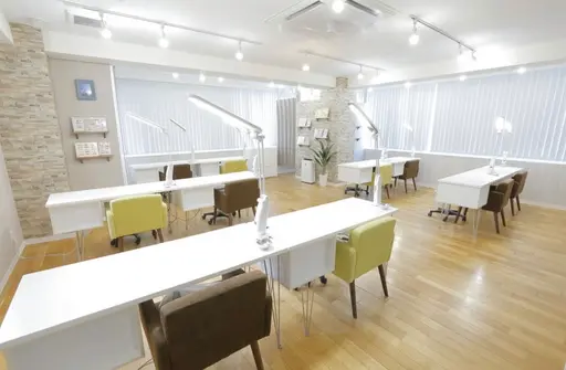Inails横浜WEST店