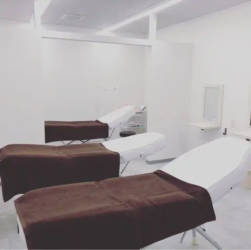 _WHITE南海難波