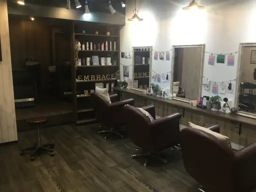 Hair&nail embrace