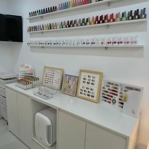 Lisa Nail