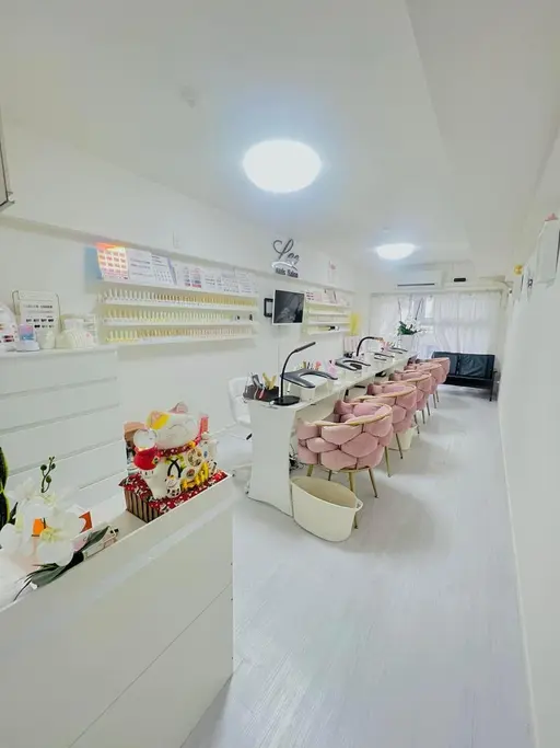 Lee nails salon