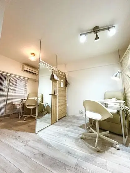 nail salon Large
