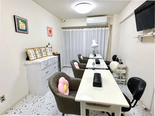 by moon Salon
