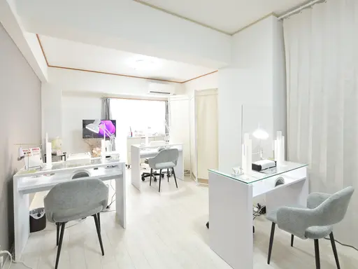 nail salon y