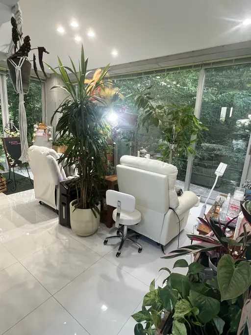 salon Luminous