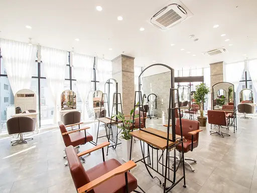 LaBless 大阪梅田 (旧 LaBless Grandsalon梅田)