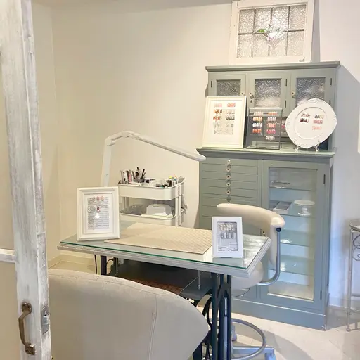 Ange epais nail