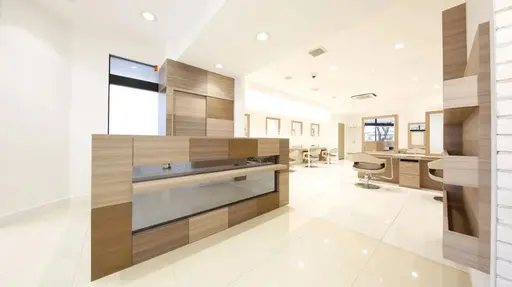 Ash 十日市場店