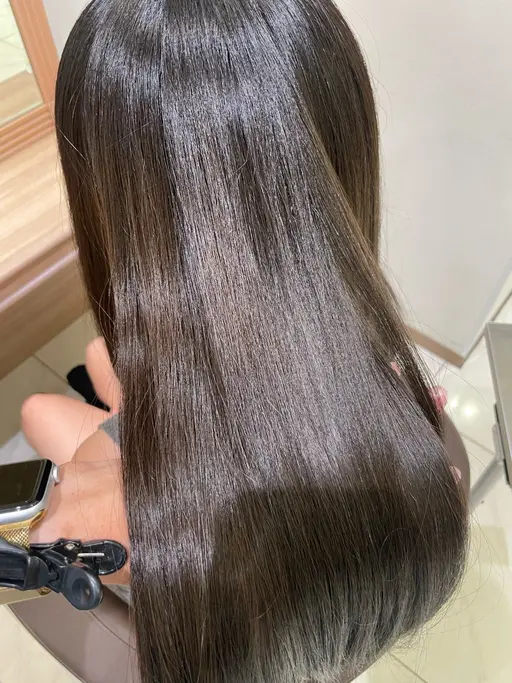 【女性限定】カット＋ツヤ髪ストレート+トリートメント(ロング料金なし)