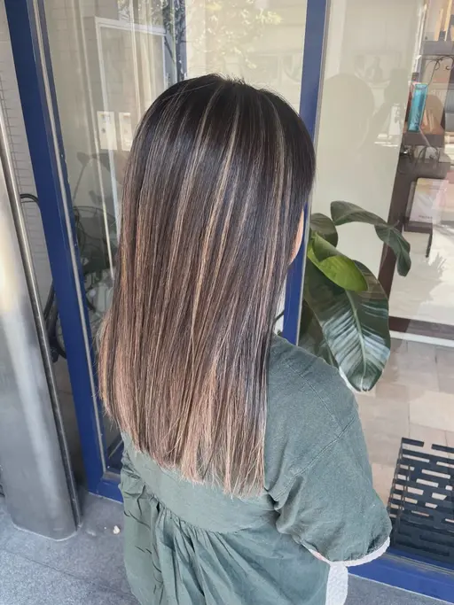 《⚠️火、金曜限定⚠️》バレイヤージュ(ケアブリーチ込)＋カット＋トリートメント(レディース限定)