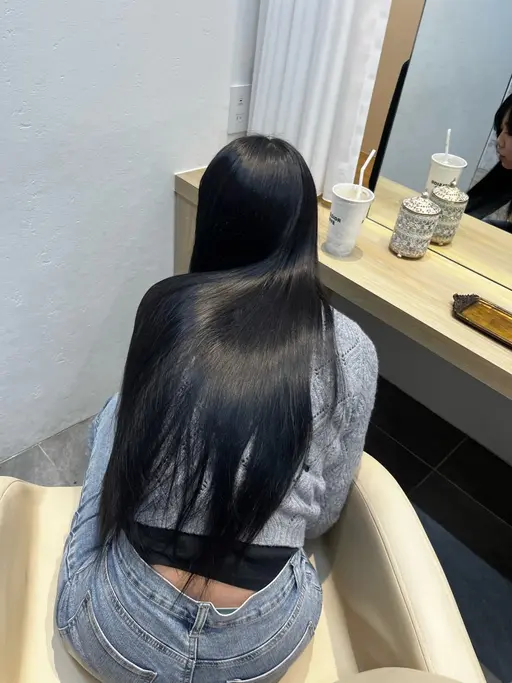 暗髪にしたい方へ🎀《カラー》➕《保護トリートメント》黒でも色んな黒があります🐦⬛🫧