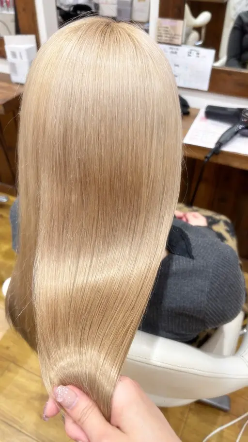 【ダメージレス💝】ケアブリーチ＋オンカラー＋4ステップトリートメント🎡✨（ロング料金有り）