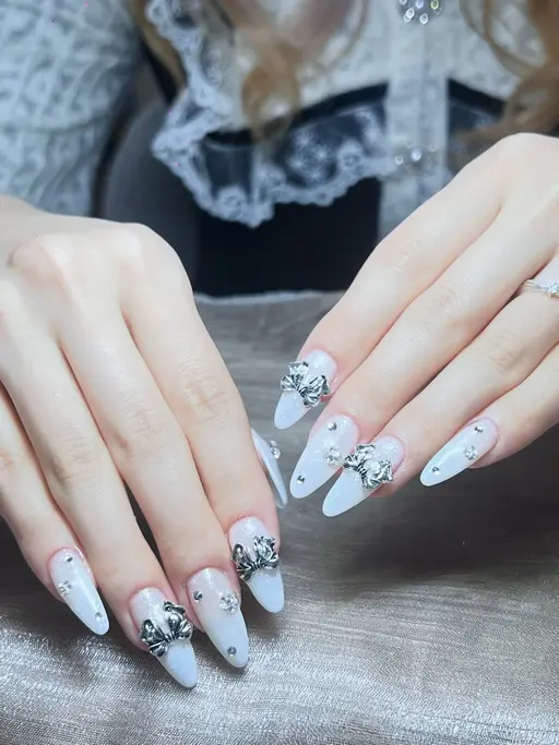 ✨学生限定ネイル割引✨【チップ長さ出し】持ち込みデザイン& パーツつけ放題 ¥13800→¥7900  (オフ選択)