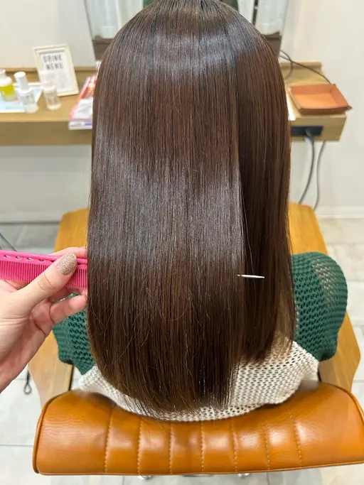 縮毛矯正　前髪カットご希望の方は＋550円　　　　　　⚠️ブリーチ、ホームカラーをされてる方はお断りさせて頂いております