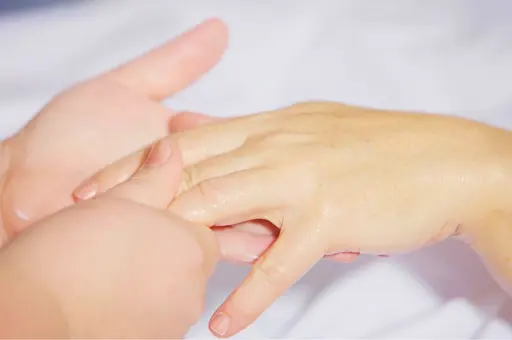 【5/10まで】💚GW限定メニュー💚【首肩凝り＆眼精疲労解消✨】ドライヘッドスパ＋首肩セラピー＋ハンドスパ