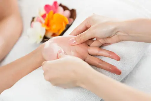 透明感のある手肌を取り戻そう!クリア肌コース