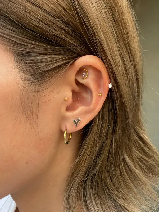 【minimo特別価格】イベント前✨春も耳が一気に華やか、おしゃれ可愛い✨耳つぼジュエリー👂💎✨耳マッサージ付