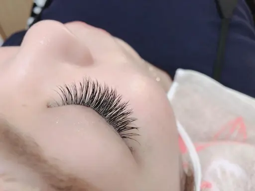 【全員】フラットラッシュ付け放題!(60分)他店様のリペアも🆗👉100本以上着きます!バインドロック 可↓