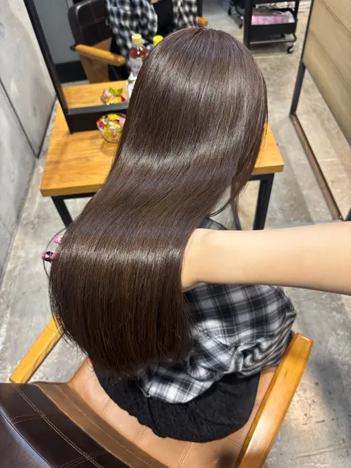 【透明感たっぷり✨】カット＋艶カラー＋うる艶トリートメント🤍