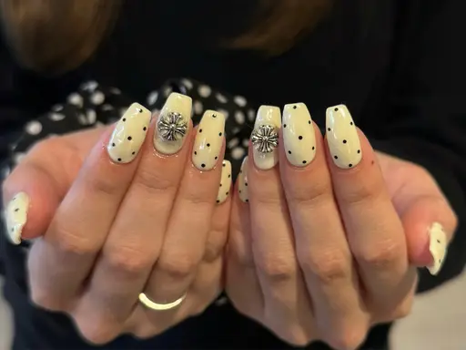 4月平日来店限定⭐️お任せ.持ち込みデザイン一律¥8370💎(オフなし)⭐️