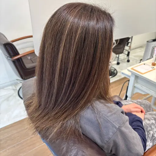 「脱白髪染め」ハイライト+全体カラー+オージュアトリートメント