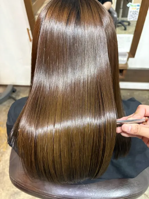 🩵思わず触りたくなる髪へ🩵ちゅるん艶ストレート+カット+内部補修ケラソワトリートメント