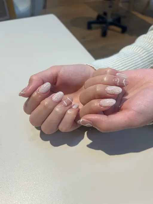 オフケア有【ワンカラーorマグネットベース+合計2〜4本アート】技術向上のためモデル募集⭐︎必ず補足説明を読んでください