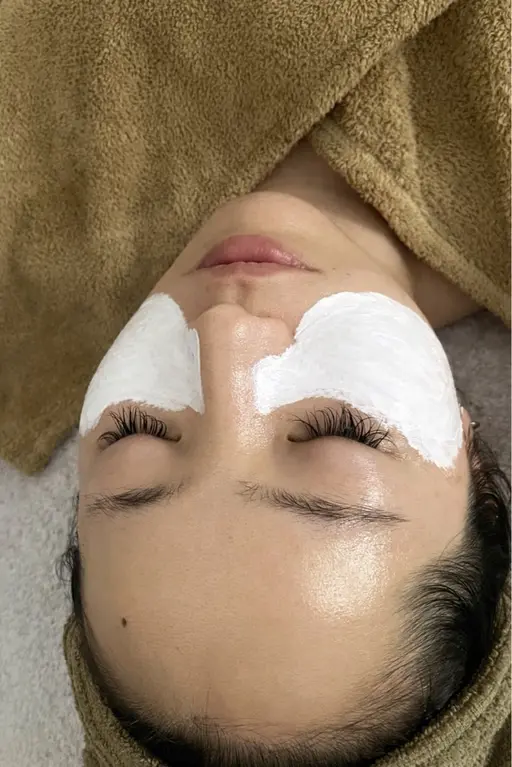 【胸元・首・お顔のエステ+頬の美白クリームパック】早めの紫外線ケアが鍵🔑美白クリームパック付きエステ♪