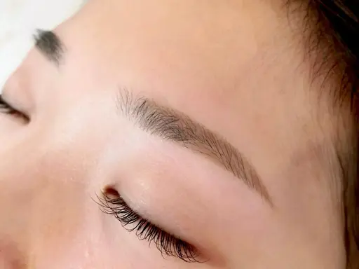 🩶美眉styling🩶骨格や好みに合わせてデザインをとり、ワックス脱毛で整えお仕上げメイクも行います🩶(女性専用)