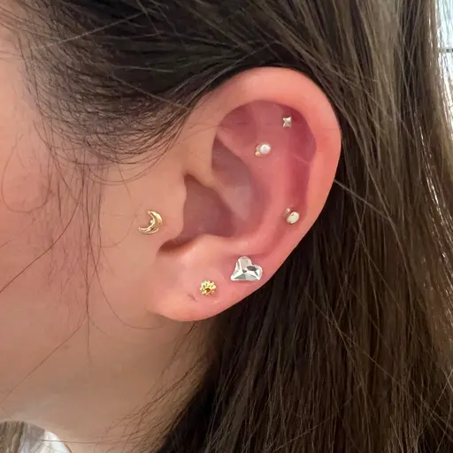 耳つぼジュエリー💎12〜15粒✨他メニューとセットがお得✨※プラス30分ほどお時間見て下さい🙏🏾