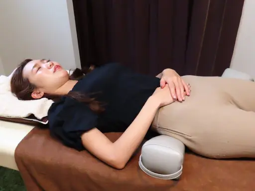 人気No.1【14年4万人の実績】無加工でも勝てる小顔。骨盤・姿勢から根本改善！ 40分¥5,000