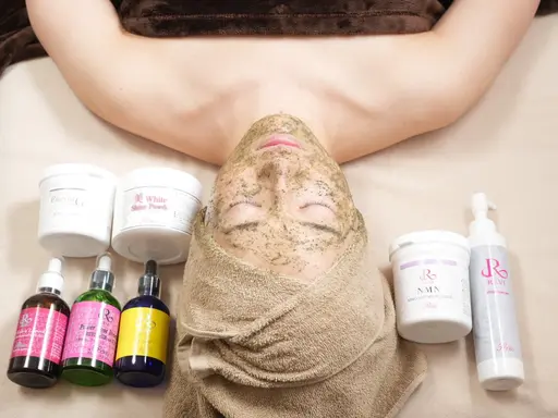 ミニモ学割🤍U24限定🤍繰り返すニキビに◎人気No. 1のハーブピーリングを学生の方限定でお得にお試しいただけます。