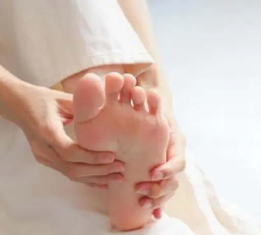 NEW🆕✨足裏の角質除去🐾 サンダルの季節に向けて是非👡☺️施術時間約30分⌛️