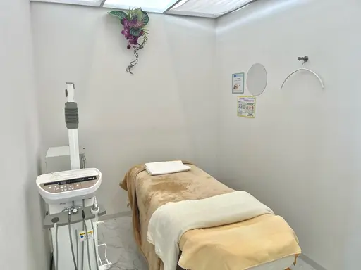 40代の方限定メニュー❣️お悩みに合わせたフェイシャルマッサージ💆‍♀️美白&シワケアサンプル付き🎁